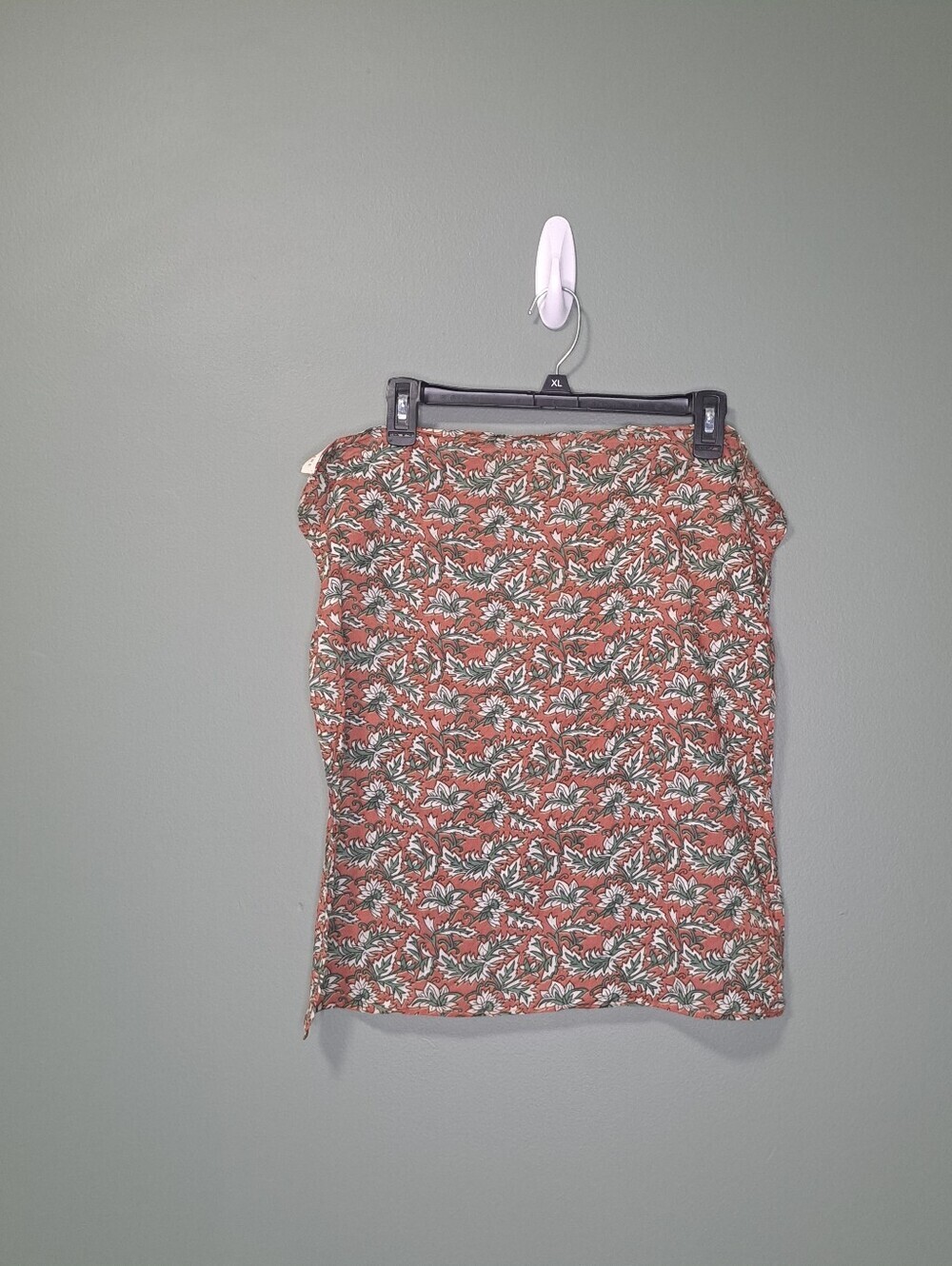Sezane Scarf Pink Vine Print - Picture 2 of 3